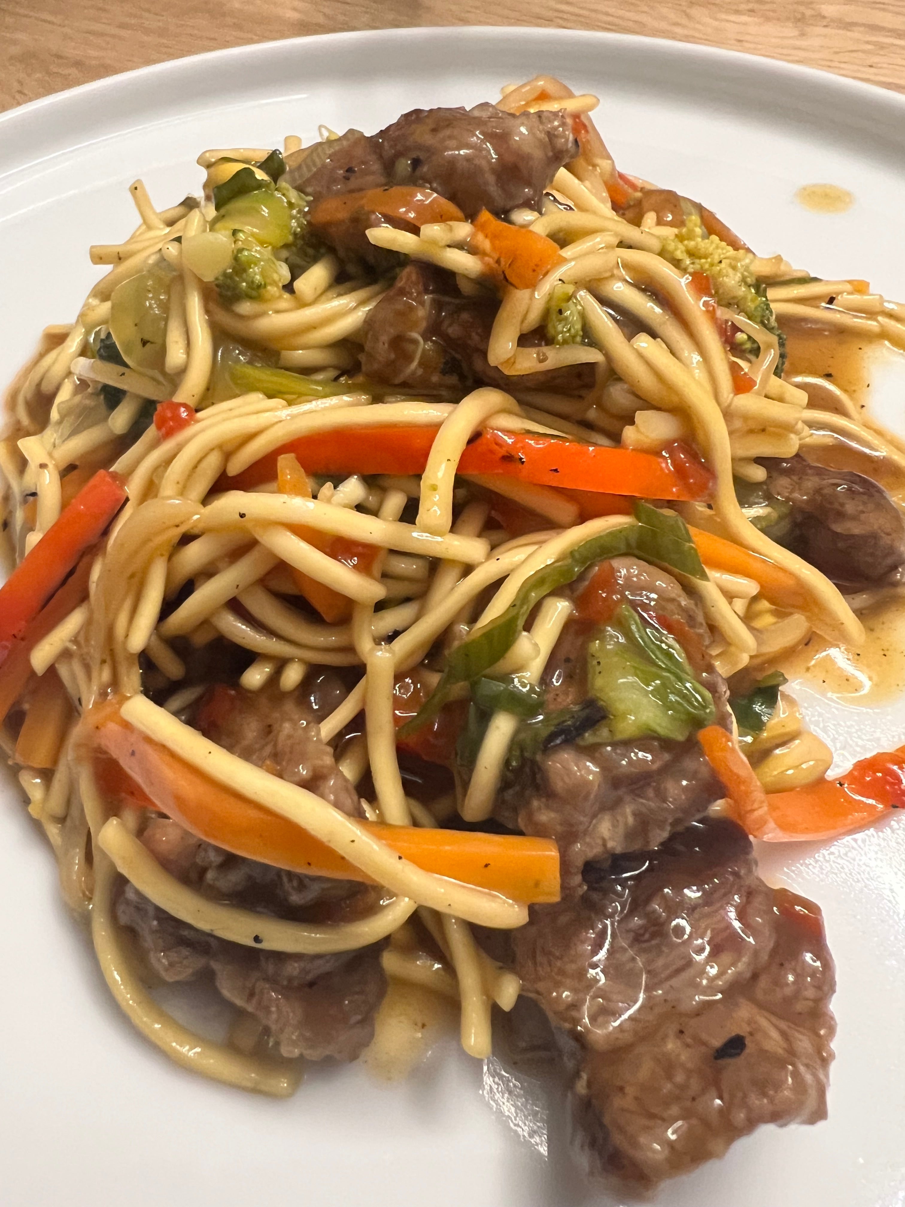 Beef with Vegetables and Wok Noodles – Quick & Delicious Wok Recipe – HOT WOK