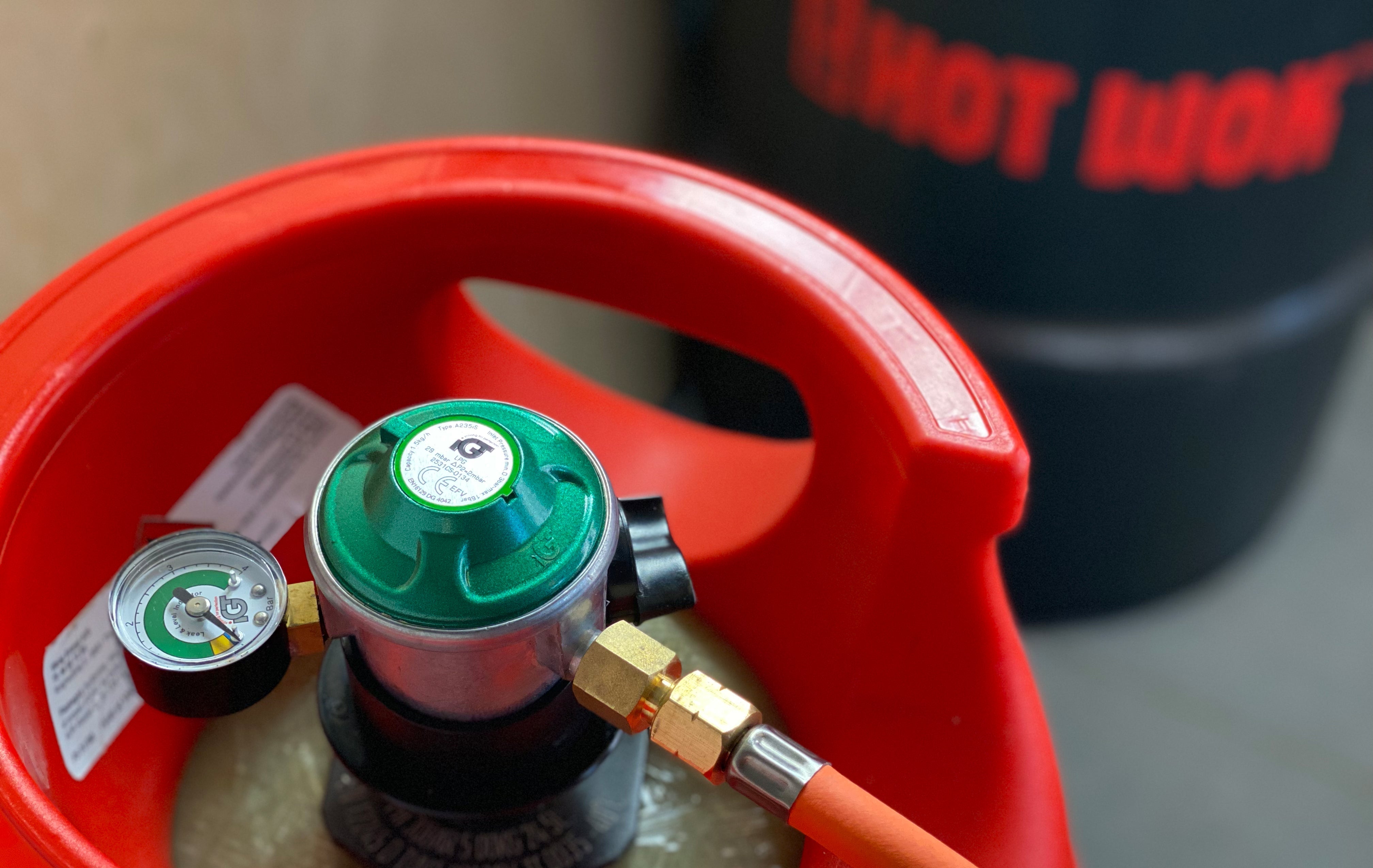 HOW TO: Mount a 29 mBar Gas regulator on a Gas cylinder - HOT WOK