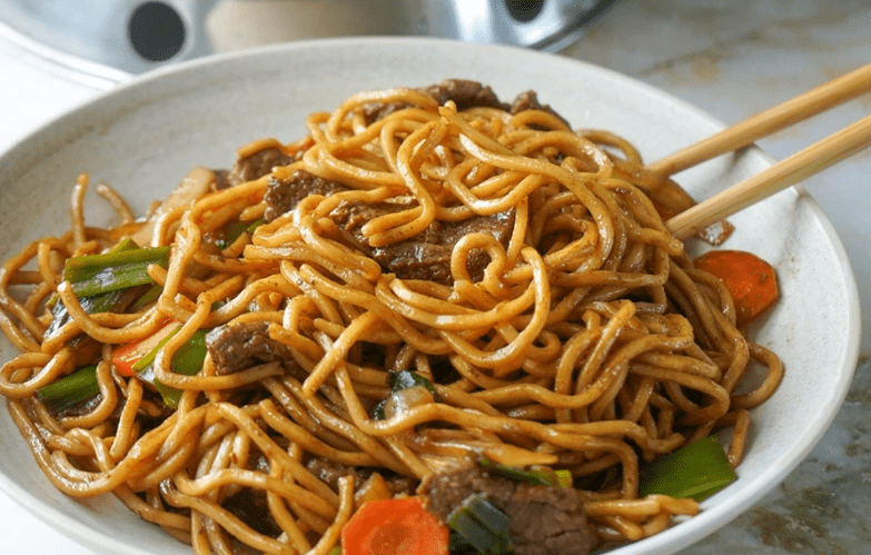 Noodles with hoisin and beef – HOT WOK