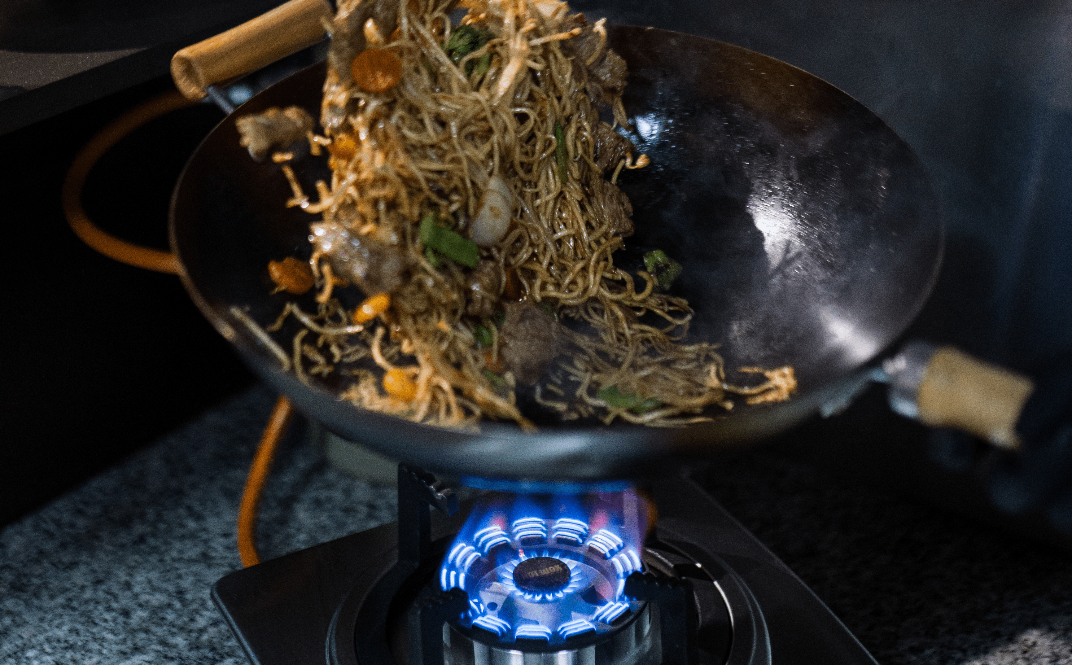 Stir-fried noodles from the Wok – HOT WOK