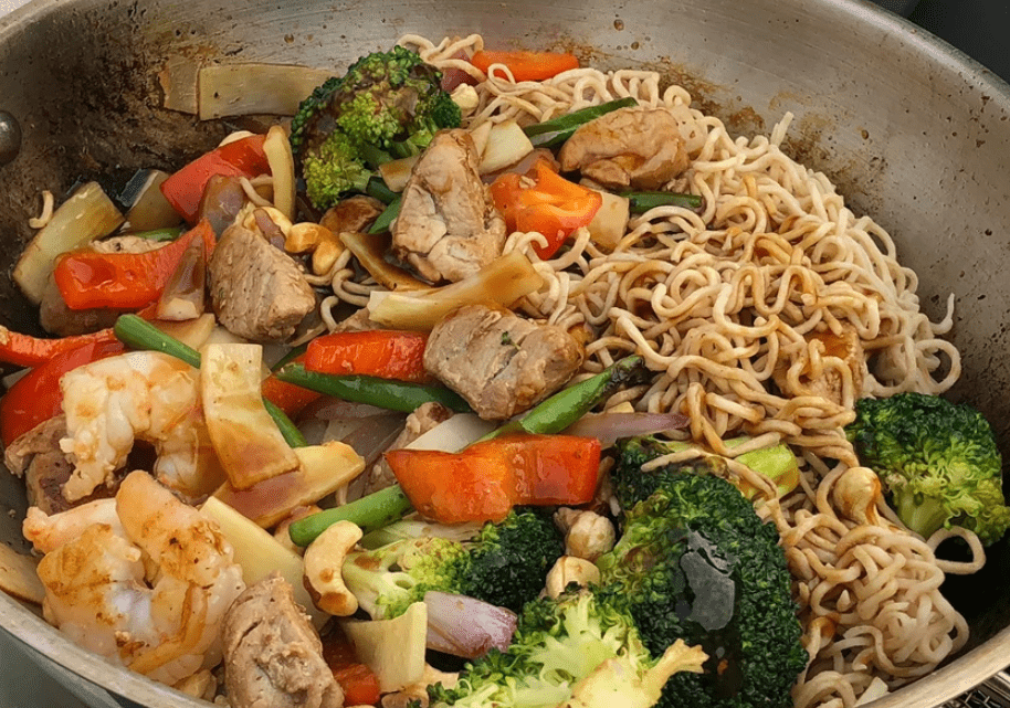 Wok with tiger shrimp – HOT WOK