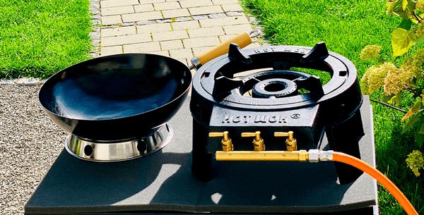 Outdoor wok burner for authentic cooking