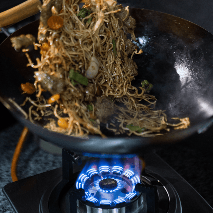 Stir-fried noodles from the Wok - HOT WOK