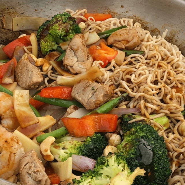 Wok with tiger shrimp - HOT WOK