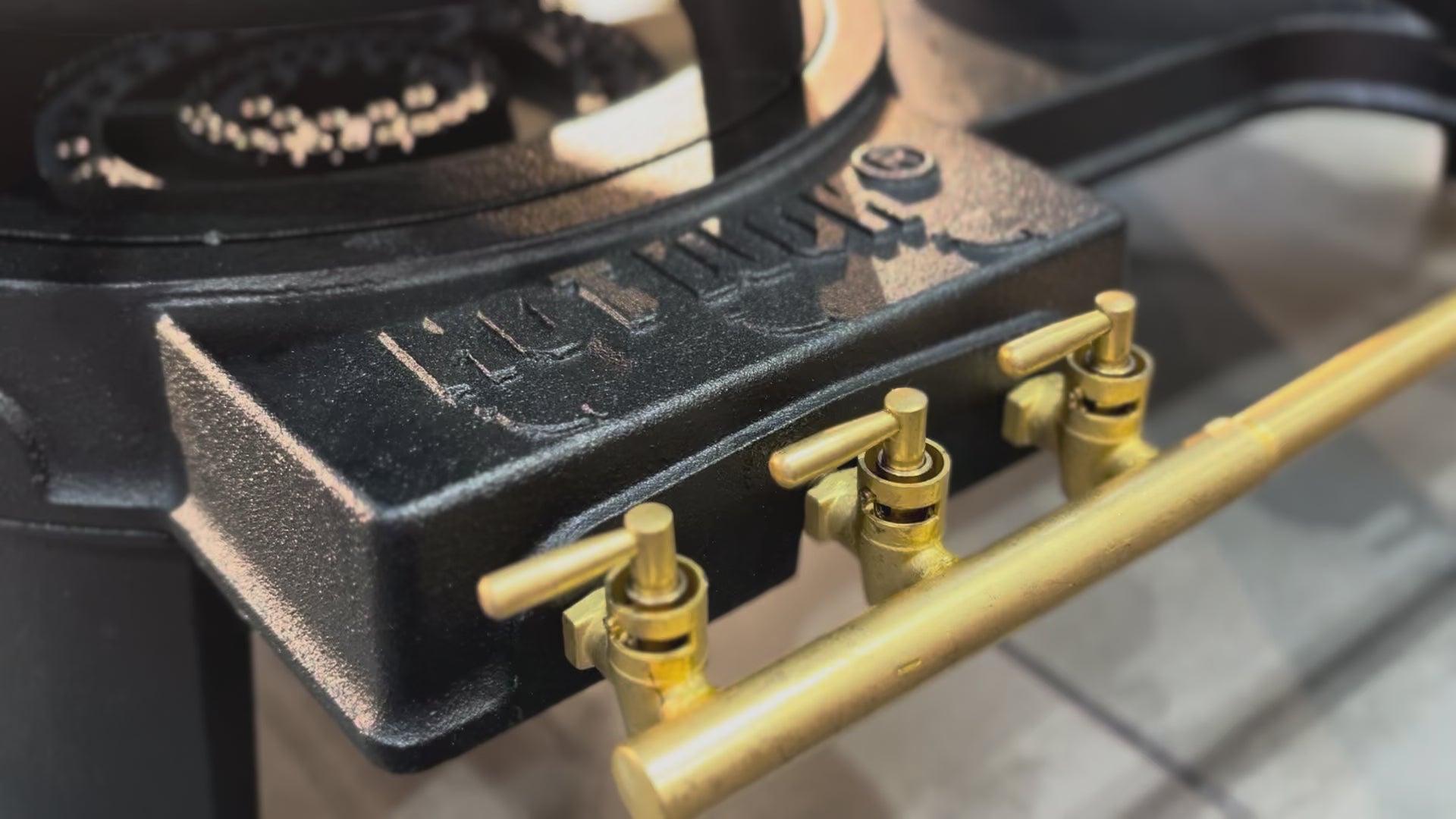 Load video: Double Gas Stove - Wokburner